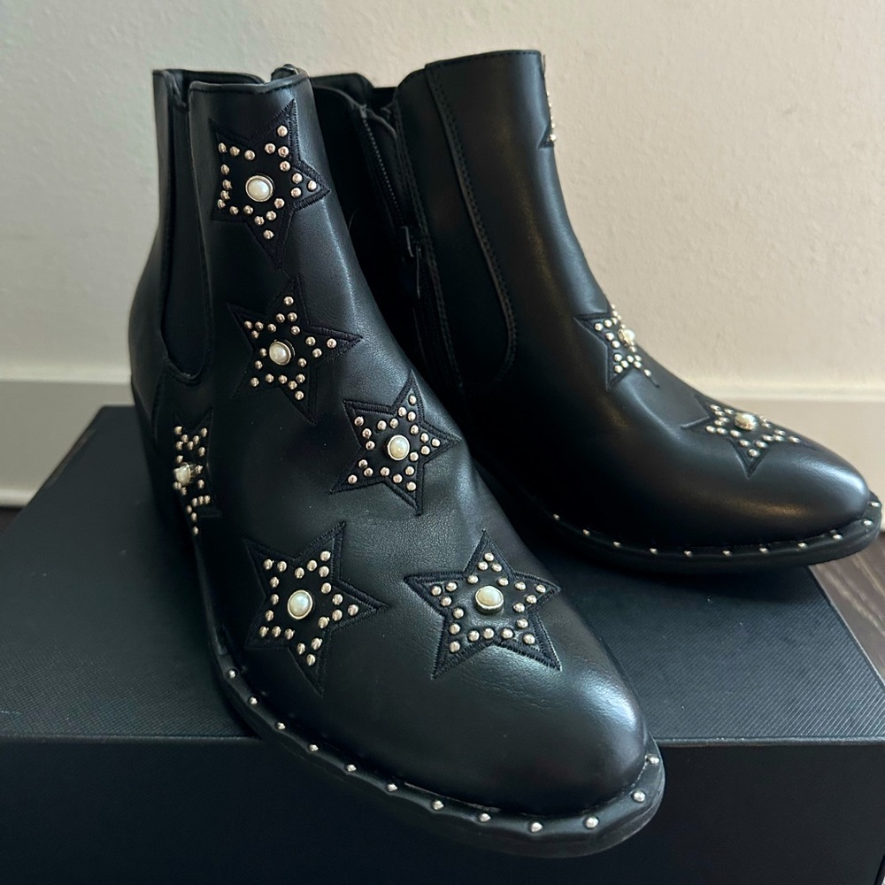 Diamantique Vintage Faux Leather Star Studded  Ankle Bootie /  EU 38